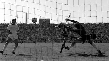 El legendario delantero alemán, Gerd Müller, falleció este domingo a los 75 años. Brilló en Bayern Múnich y se convirtió en el máximo goleador de la historia de la Bundesliga. Con su Selección ganó el Mundial de 1974.