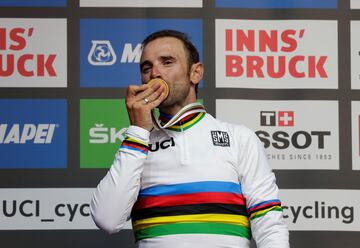 Está considera la prueba más importante a nivel internacional; se realiza anualmente desde 1927, al vencedor de cada carrera se le otorga el maillot arcoíris y por tanto es el campeón del mundo durante un año. Óscar Freire es el ciclista español con más victorias en la prueba de ciclismo en ruta con tres campeonatos.