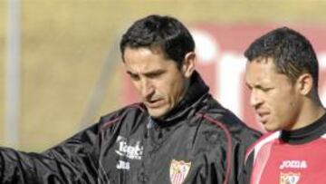 Adriano: "El Sevilla tiene talento para mejorar en casa"