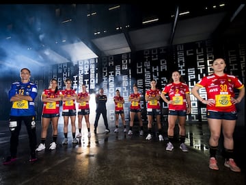 Imagen del nuevo anuncio de las jugadoras de balonmano de la selección española antes de su debut en el Europeo de Dinamarca.