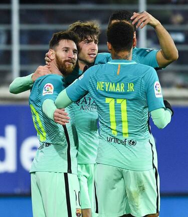 Barcelona director "very calm" about Messi contract renewal