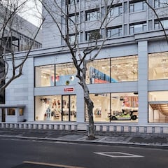 Los dueños de Oakley y Ray-Ban compran Supreme a los de Vans y TNF