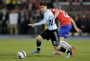 Lionel Messi dio tres asistencias en la victoria 6-1 sobre Paraguay en semifinales. Algo que no se lograba desde Perú 2004. Fue el brasileño Alex ante Costa Rica (4-1) en primera fase. Y un argentino no daba tres pases gol en un partido de Copa América desde 1991: Leonardo Rodríguez ante Brasil en la fase final.