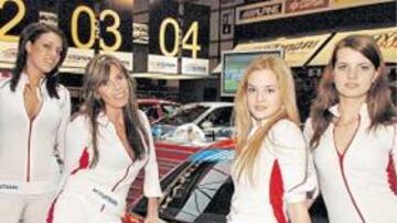 <b>MUCHOS ALICIENTES. </b>El salón, espectáculo en todos los sentidos.