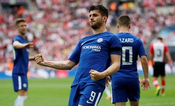 Álvaro Morata no ha vivido su mejor temporada en Londres, por lo que ha empezado a sembrar dudas en Stamford Bridge. Desde Italia se han interesado por él, incluso se ha llegado a hablar de ofertas de Juventus y Milán.