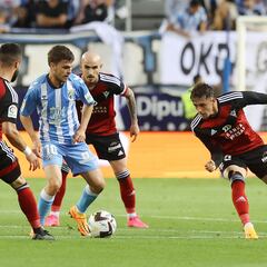 El Málaga gana sin emoción a un Mirandés que vino de paseo