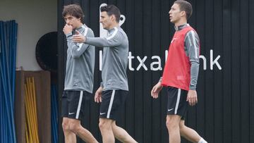 Aduriz, con Iturraspe y De Marcos