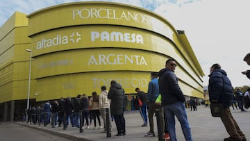 12/02/22 PARTIDO PRIMERA DIVISION
VILLARREAL CF - REAL MADRID
PANORAMICA ESTADIO DE LA CERAMICA
EXTERIOR TAQUILLA COLA SEGUIDORES