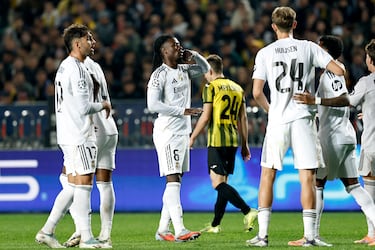 0-4. Camavinga celebra el gol.