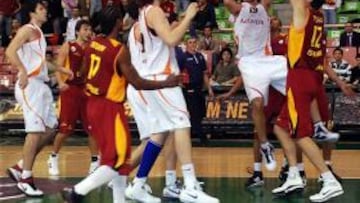 <strong>POR LA MÍNIMA.</strong> El Akasvayu inició su andadura en la Copa ULEB con una derrota por la mínima en Turquía.