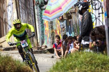 Valparaiso, 11 febrero 2018.
Decimosexta version del Red Bull Valparaiso Cerro Abajo, principal carrera de descenso urbano en Chile, realizada entre calles, escaleras y callejones de la ciudad puerto.
Cristian Rudolffi/Photosport.