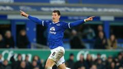 Ross Barkley hopes Everton can slice Liverpool's 8-point gap