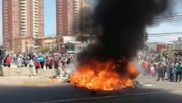Manifestantes quemaron las pertenencinas de inmigrantes en Iquique