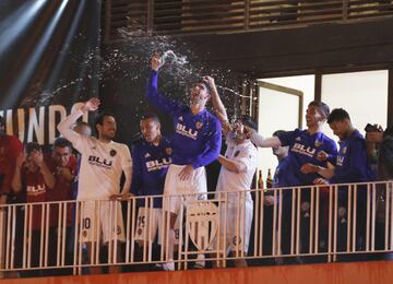 Los jugadores del Valencia celebraron la clasficación para la final de la Copa del Rey. En la imagen, Gonçalo Guedes.