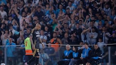 Lo que no se vio en TV de la noche más amarga de Arturo Vidal: un duro cántico y hasta gestos obscenos