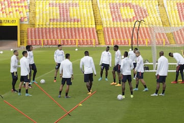 El equipo dirigido por Héctor Cárdenas tuvo una práctica de fútbol en El Campín en la que enfrentaron a las juveniles de La Equidad.