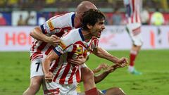 Atletico de Kolkata defender Henrique Fonseca Sereno (C) celebrates after he scored a goal against Kerala Blasters FC during the final Indian Super Leauge (ISL) football match between Kerala Blasters FC and Atletico de Kolkata at the Jawahar Lal Nehru Stadium in Kochi on December 18, 2016   ----IMAGE RESTRICTED TO EDITORIAL USE - STRICTLY NO COMMERCIAL USE----- / AFP PHOTO / SAJJAD HUSSAIN