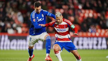 22/03/25 PARTIDO SEGUNDA DIVISION
Granada CF - Real Oviedo
En la imagen Dani Calvo (Real Oviedo) y Stoichkov (Granada CF)