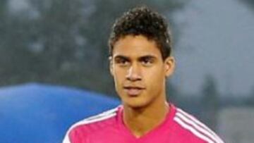 Chelsea y Manchester United pagarían 24 millones por Varane