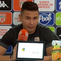 Envigado confirma la salida del técnico Dayron Pérez