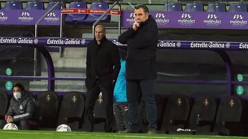 Valladolid. 20/02/2021. PHOTOGENIC/Pablo Requejo. F&uacute;tbol, Estadio Jos&eacute; Zorrilla, partido de La Liga Santander temporada 2020/2021 entre el Real Valladolid y el Real Madrid. sergio gonzalez y zidane