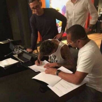 Neymar firma su contrato con el PSG