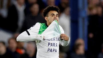 FILE PHOTO: Soccer Football - Premier League - Luton Town v Liverpool - Kenilworth Road, Luton, Britain - November 5, 2023  Liverpool's Luis Diaz celebrates scoring their first goal Action Images via Reuters/Peter Cziborra NO USE WITH UNAUTHORIZED AUDIO, VIDEO, DATA, FIXTURE LISTS, CLUB/LEAGUE LOGOS OR 'LIVE' SERVICES. ONLINE IN-MATCH USE LIMITED TO 45 IMAGES, NO VIDEO EMULATION. NO USE IN BETTING, GAMES OR SINGLE CLUB/LEAGUE/PLAYER PUBLICATIONS./File Photo