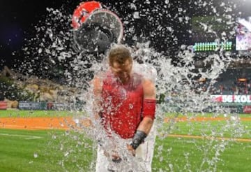 Kole Calhoun, jugador de Los Ángeles Angels de béisbol, hizo la carrera que daba la victoria a su equipo ante Oakland Athletics.