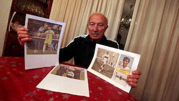 Carlos Maciá Bonet, con una imagen de su nieto y otra de su etapa como jugador del Elche.