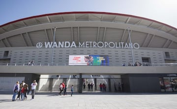 La afición del Atlético de Madrid llenó el estadio para ver el partido de fútbol femenino entre Atleti y Barça.