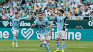 Hugo Álvarez, Jutglà y Pablo Durán celebran el gol anotado en La Cartuja ante el Betis