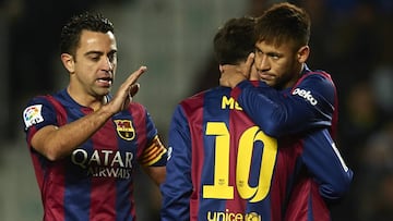 Xavi con Messi y Su&aacute;rez. 