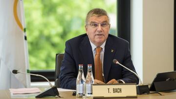 El presidente del Comité Olímpico Internacional (COI), Thomas Bach, preside la reunión de la Comisión Ejecutiva del COI en la sede del Comité en Pully, cerca de Lausana.