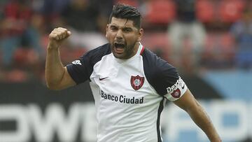 Néstor Ortigoza celebra un gol con San Lorenzo.