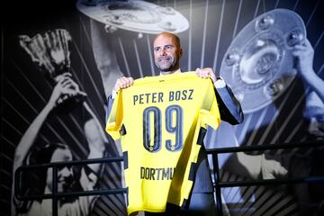 El entrenador holand¨¦s Peter Bosz, lleg¨® al Borussia de dortmund desde el Ajax de Amsterdam, despu¨¦s de llegar a un acuerdo por 5M€.