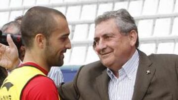 <b>CON EL EQUIPO. </b>Mouriño estuvo ayer en Balaídos animando a los jugadores.