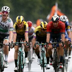 El irlandés Sam Bennett gana la primera etapa y se sitúa líder