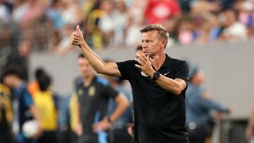 Marsch carga contra los jugadores del USMNT