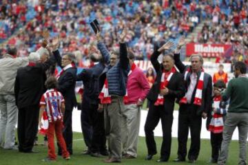 Homenaje antes del partido a los jugadores del Atlético de Madrid que ganaron la Copa Intercontinental el 10 de abril de 1975.