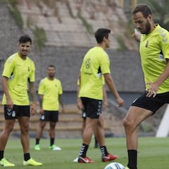 Trece jugadores de la UD viven en el alambre del 30 de junio