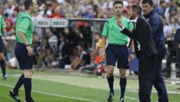 Simeone fue expulsado por Fern&aacute;ndez Borbal&aacute;n en la Supercopa de Europa ante el Madrid.