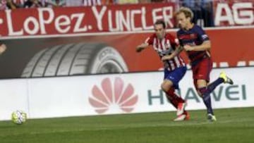 Godín, con Rakitic.