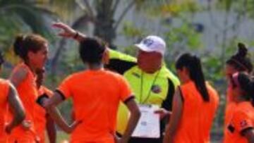 El uruguayo Carlos Avedissian, en un entrenamiento con la Selecci&oacute;n de Costa Rica.