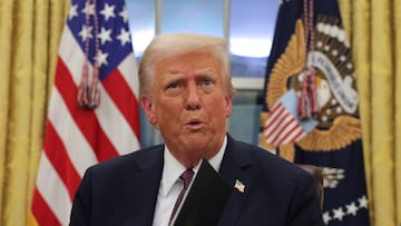 U.S. President Donald Trump speaks on the day he signs executive orders for January 6 defendants in the Oval Office at the White House on Inauguration Day in Washington, U.S., January 20, 2025. REUTERS/Carlos Barria