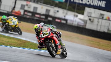 Álvaro Bautista con la Ducati del equipo Barni de SBK en Australia.