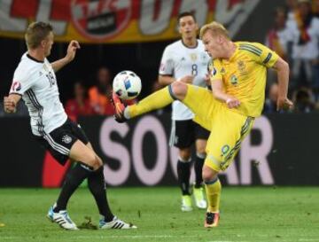 Viktor Kovalenko y Toni Kroos