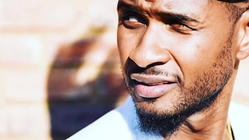 El cantante Usher sorprende con un gran tatuaje en la cabeza.