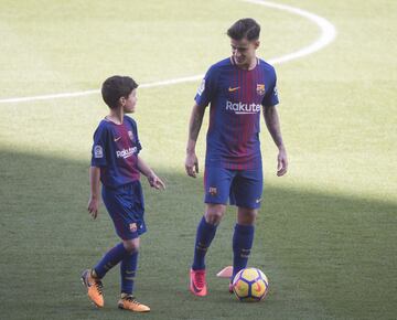 Las mejores imágenes de la presentación de Coutinho