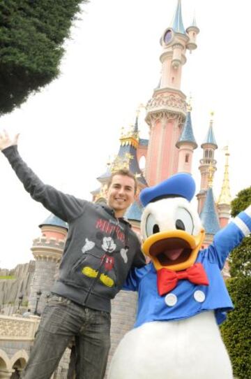 Jorge Lorenzo con el Pato Donald.