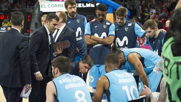 Berrocal da instrucciones.